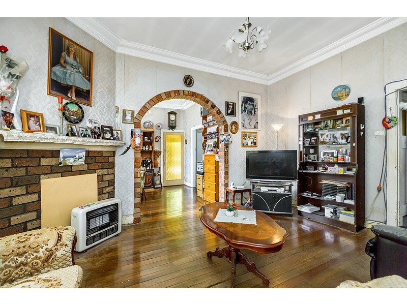 10 Narani Crescent, Earlwood NSW 2206