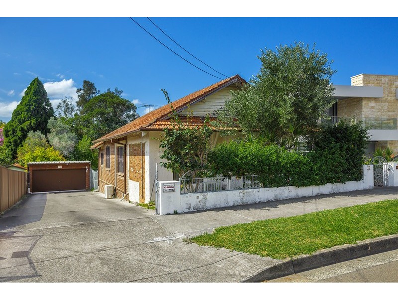 10 Narani Crescent, Earlwood NSW 2206