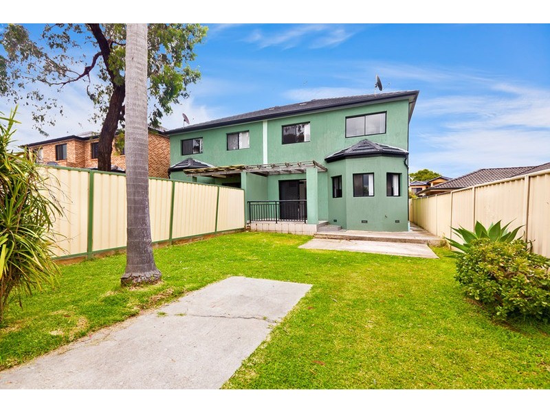 7 Pandora Street, Greenacre NSW 2190