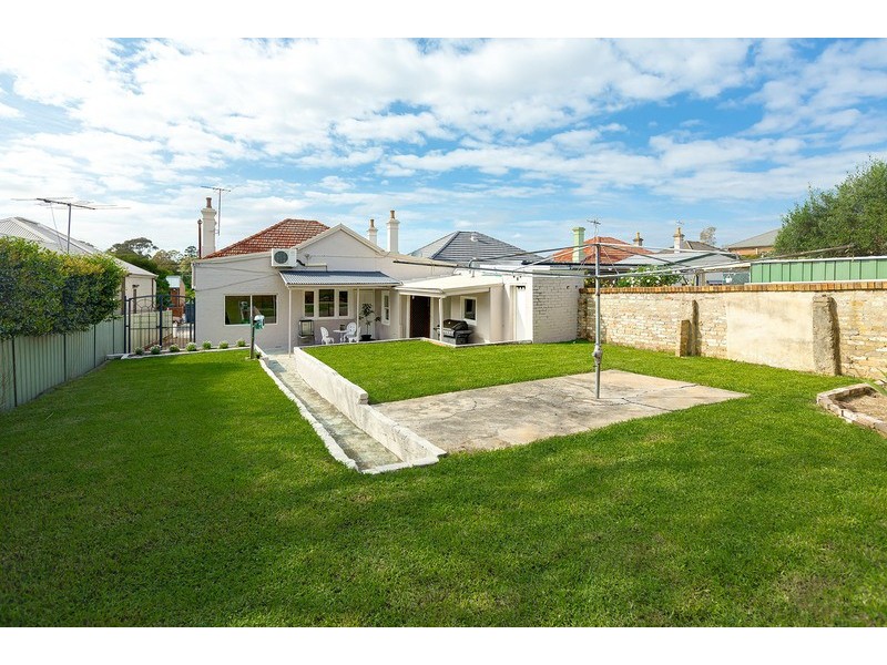 32 Windsor Road, Dulwich Hill NSW 2203