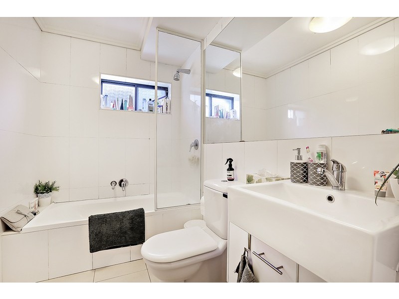 2/30 Glen Street, Marrickville NSW 2204