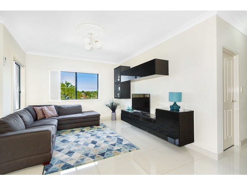 2/61 Tennyson Road, Greenacre NSW 2190