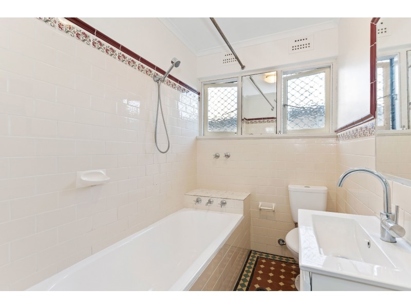 2/18a Railway Parade, Burwood NSW 2134