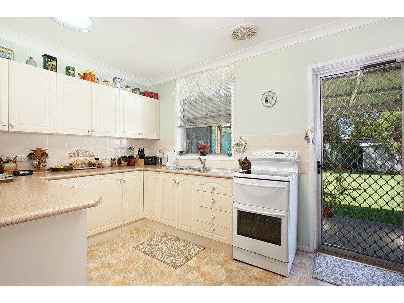 8  Punt Rd, Stockton NSW 2295