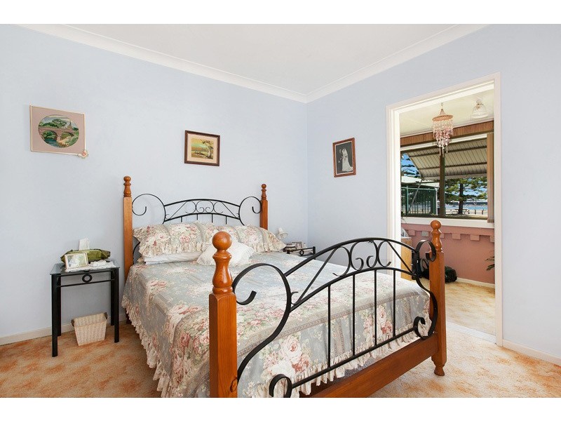 8  Punt Rd, Stockton NSW 2295