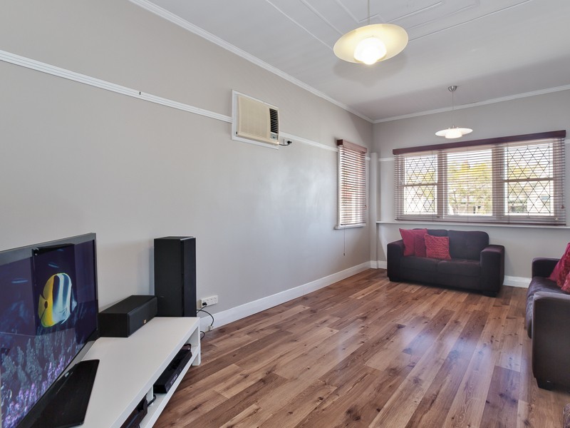 6 Ada Street, Waratah NSW 2298