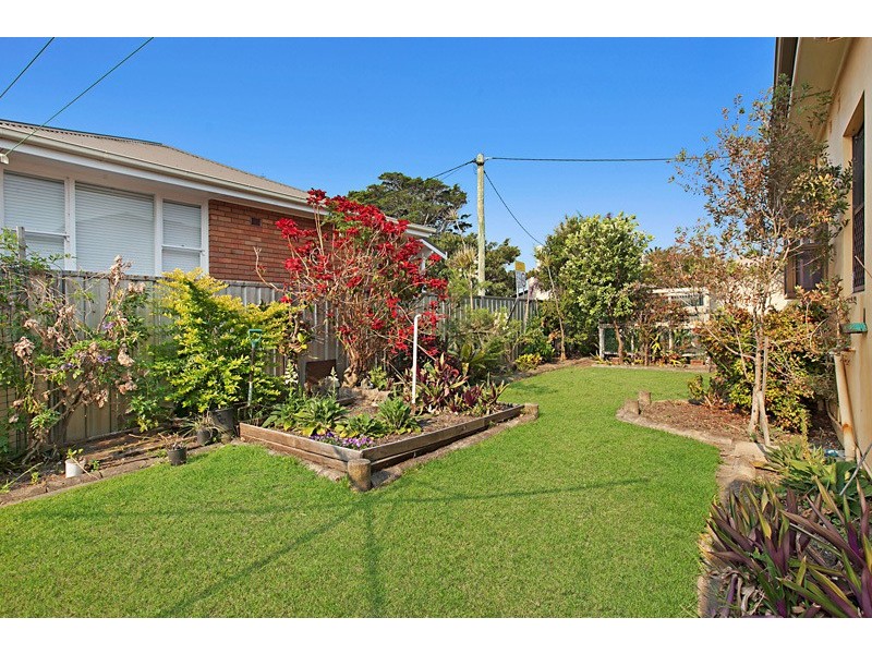 1 Lomond Street, Stockton NSW 2295