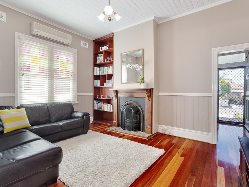 4 Dawson Street, Waratah NSW 2298