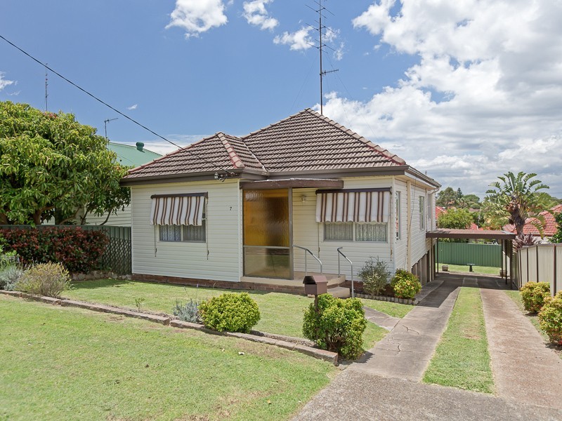 7 Schroder Ave, Waratah NSW 2298