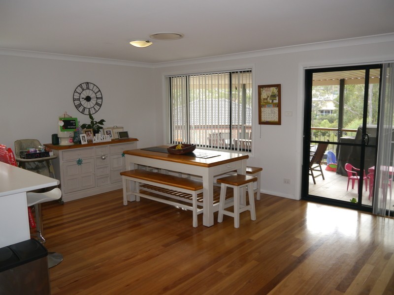 9 Bangalore Place, Cameron Park NSW 2285