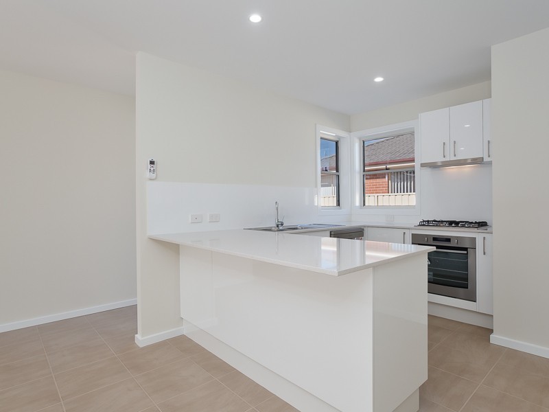 2/13 Margaret Street, Warners Bay NSW 2282