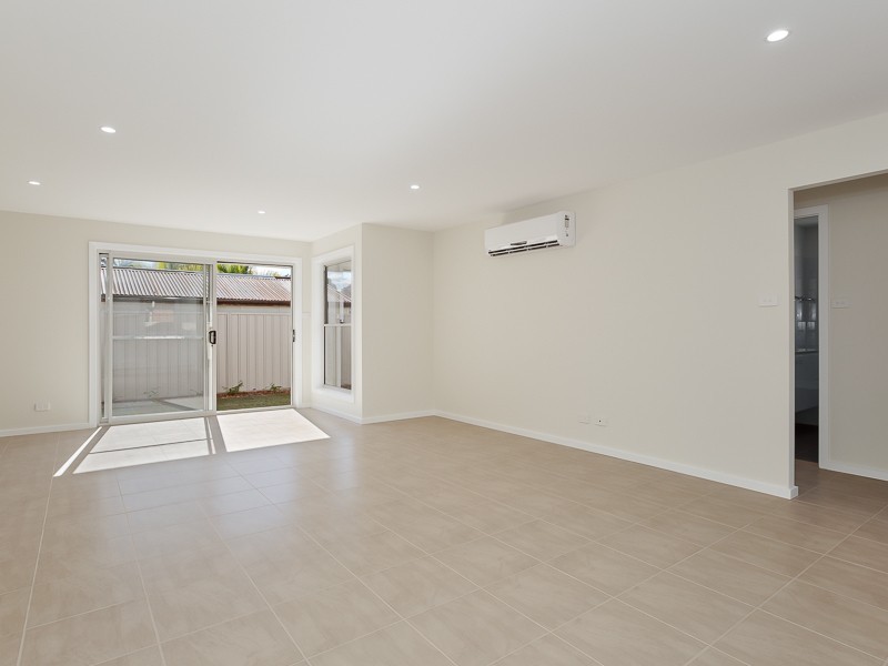 2/13 Margaret Street, Warners Bay NSW 2282
