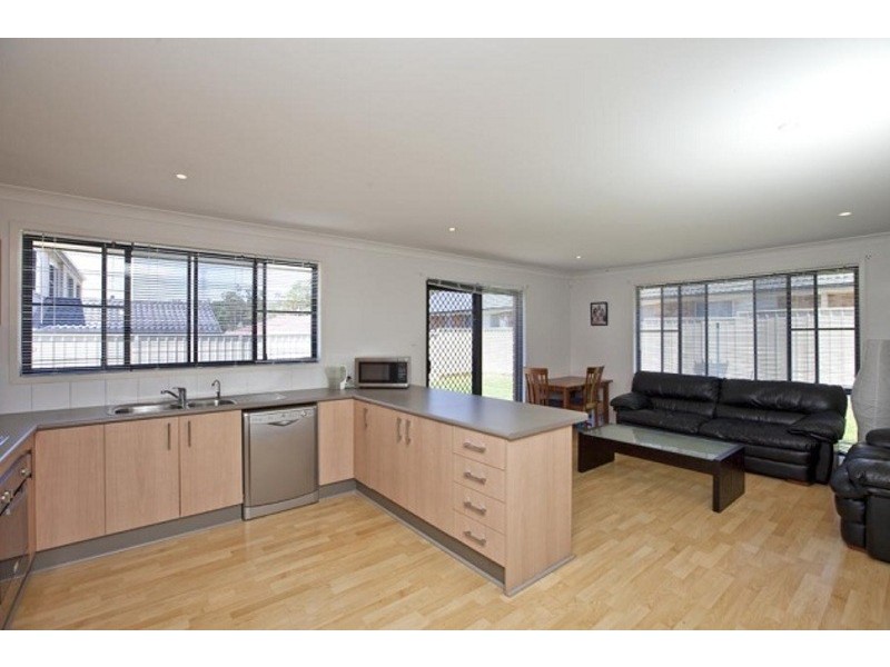 24 Redmond Circuit, Cameron Park NSW 2285