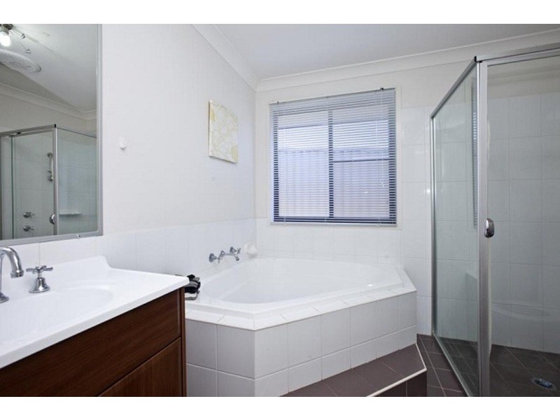 24 Redmond Circuit, Cameron Park NSW 2285