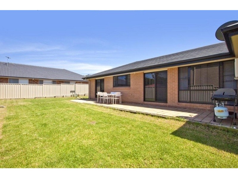 24 Redmond Circuit, Cameron Park NSW 2285