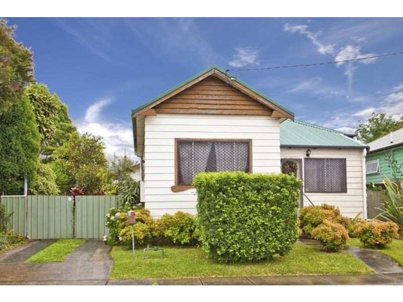 8 Alfred Street, Waratah NSW 2298