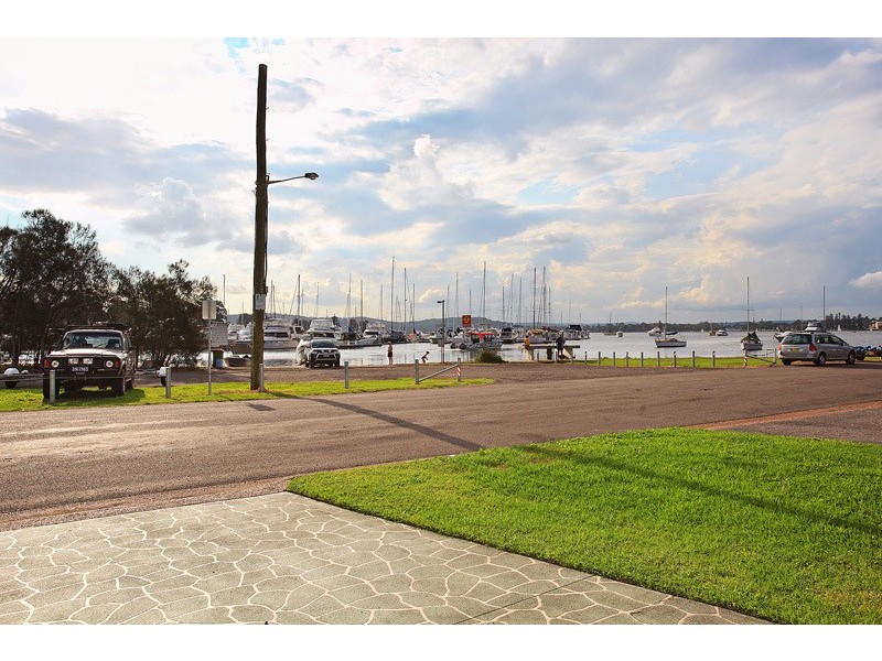 10 Nanda Street, Marmong Point NSW 2284