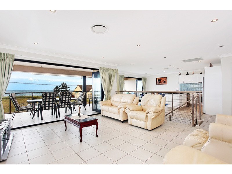 7a  Barrie Crescent, Stockton NSW 2295