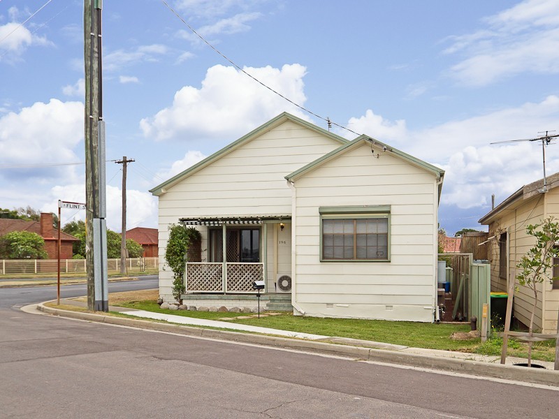 196 Fullerton St, Stockton NSW 2295