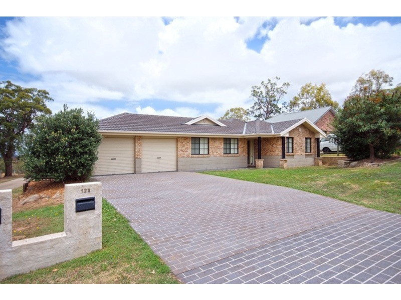 123 Regiment Rd, Rutherford NSW 2320