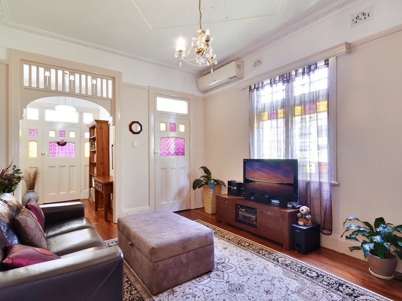 63 Donald Street, Hamilton NSW 2303