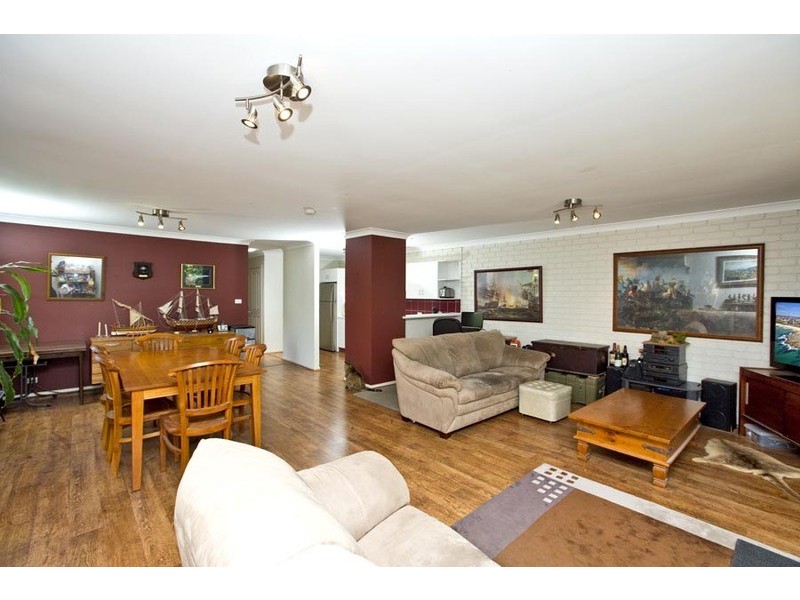 2/14 Faulkner Cres, North Lambton NSW 2299