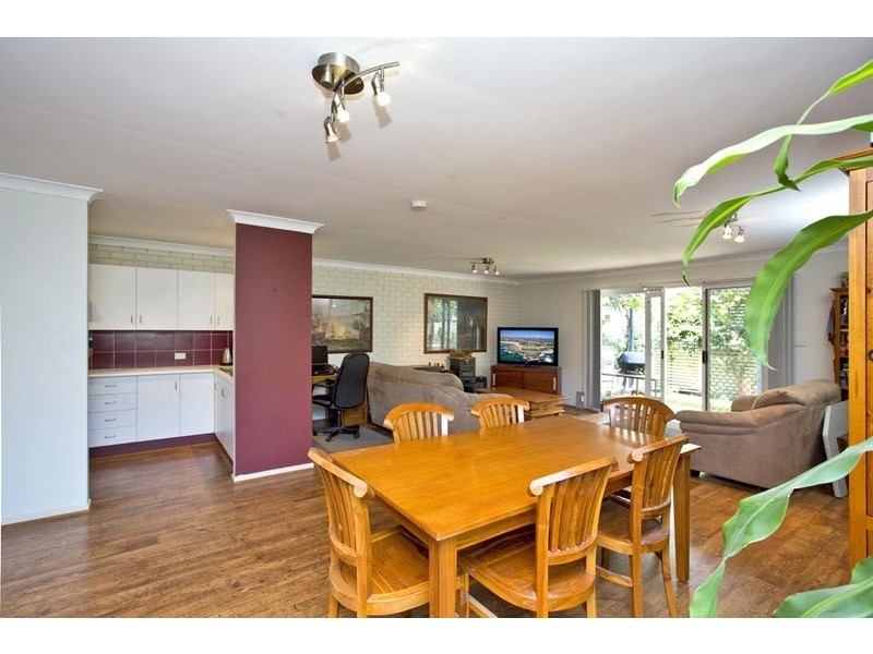 2/14 Faulkner Cres, North Lambton NSW 2299