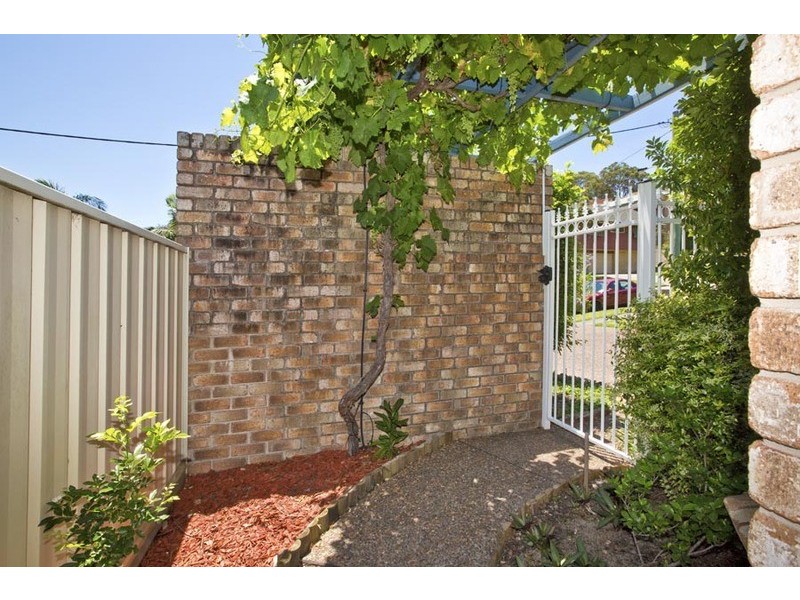 2/14 Faulkner Cres, North Lambton NSW 2299