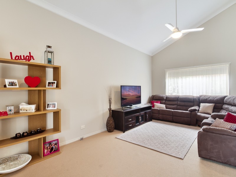 2/13 Floribunda Close, Warabrook NSW 2304