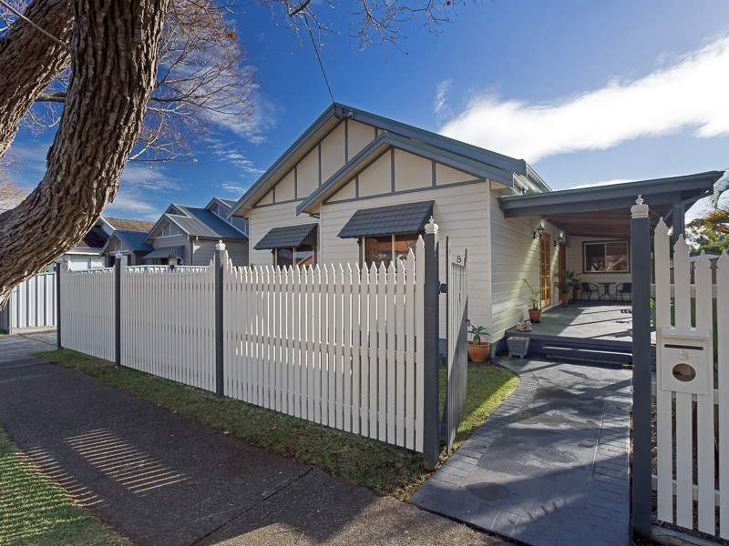 8 Jefferson Street, Adamstown NSW 2289