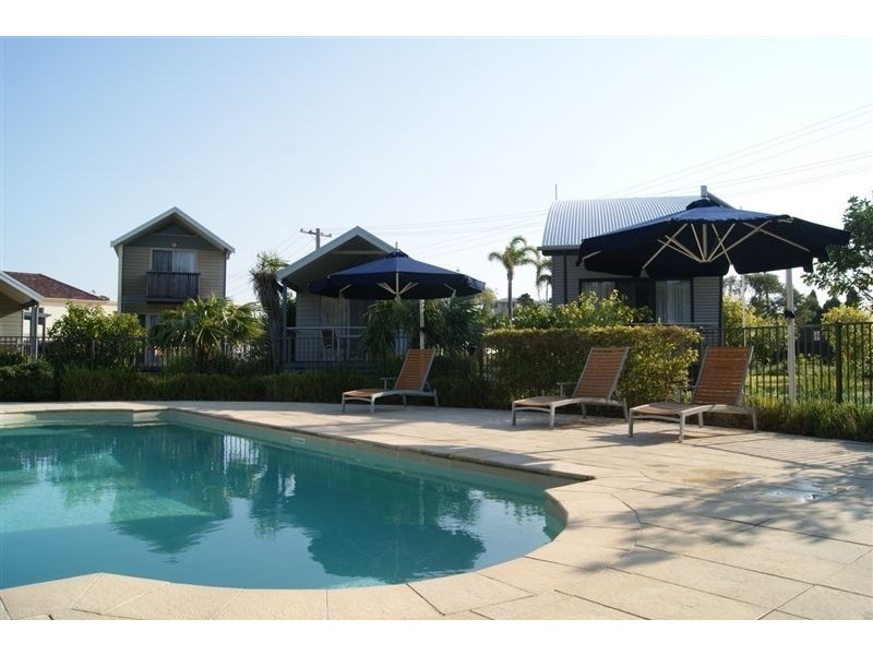 212  Palm Drive, Belmont NSW 2280