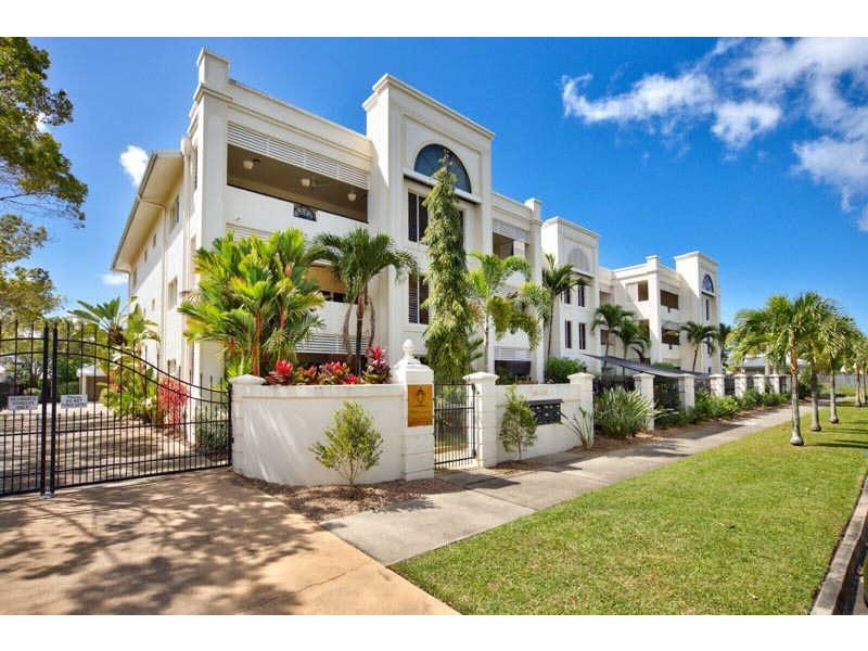 17/304 Lake Street, Cairns QLD 4870