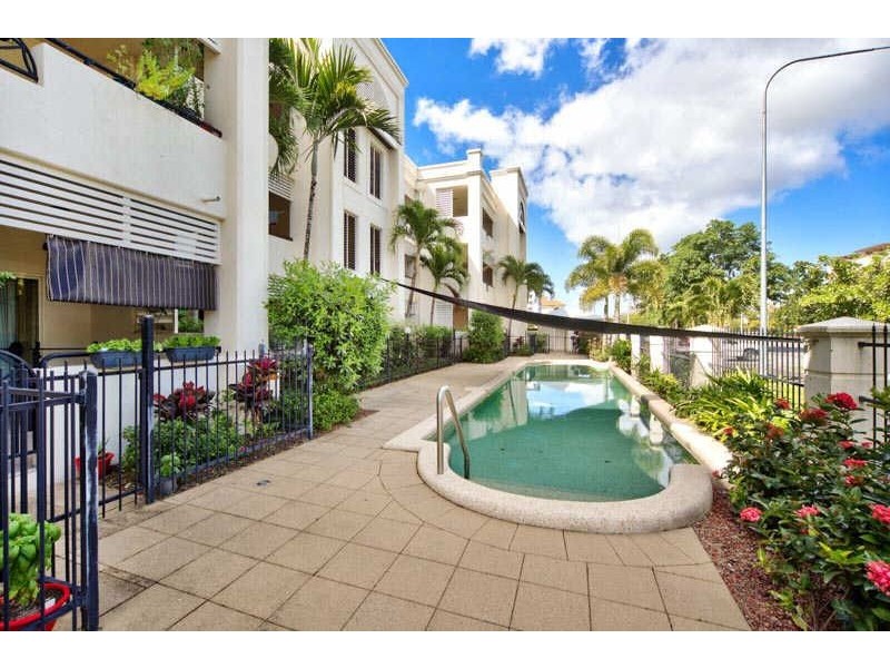 17/304 Lake Street, Cairns QLD 4870