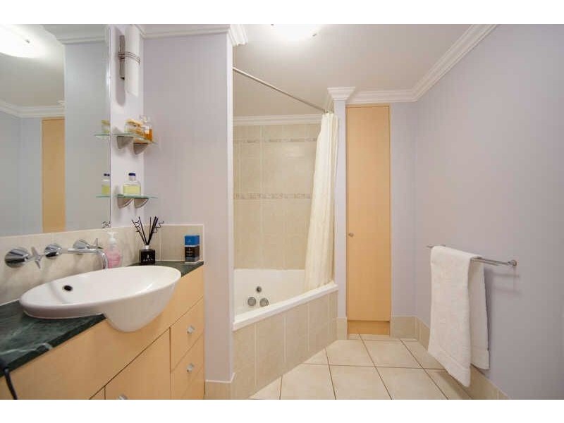 17/304 Lake Street, Cairns QLD 4870