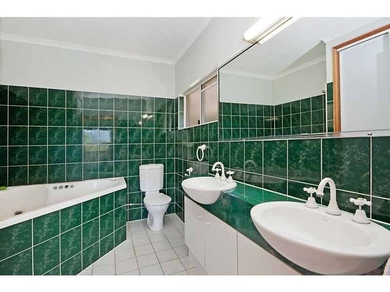 5 Sophia Close, Fishery Falls QLD 4871