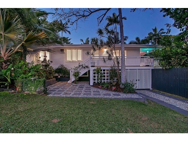 32 Pyne St (AKA 55 Walsh St, Edge Hill QLD 4870