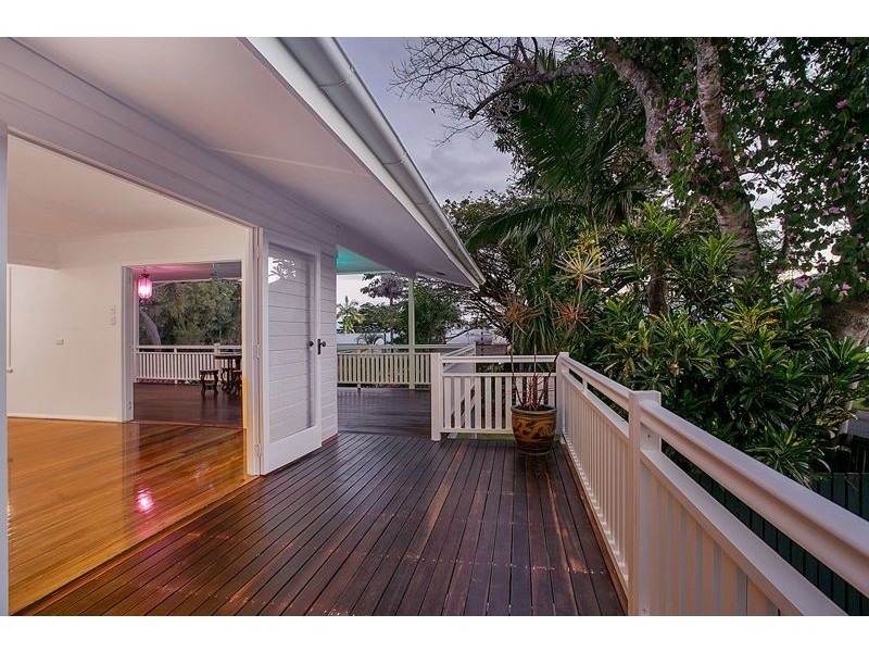 32 Pyne St (AKA 55 Walsh St, Edge Hill QLD 4870