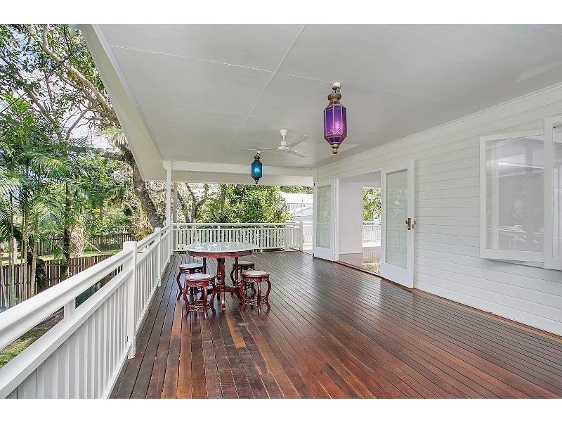 32 Pyne St (AKA 55 Walsh St, Edge Hill QLD 4870