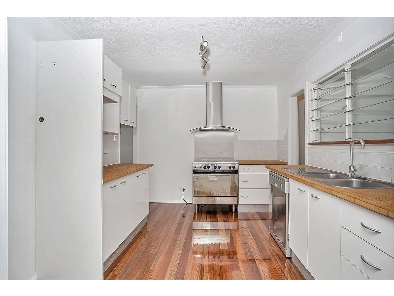 32 Pyne St (AKA 55 Walsh St, Edge Hill QLD 4870