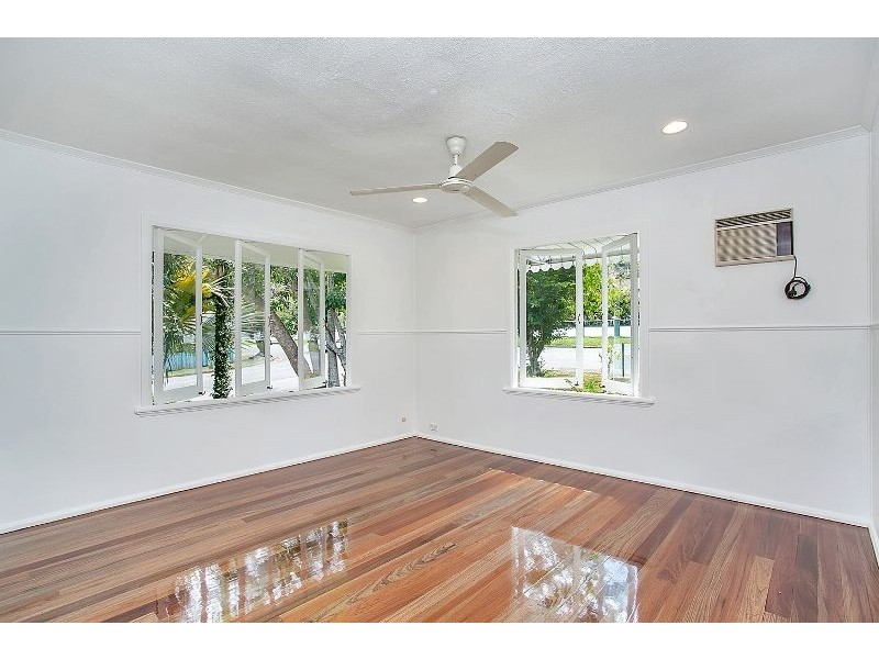 32 Pyne St (AKA 55 Walsh St, Edge Hill QLD 4870