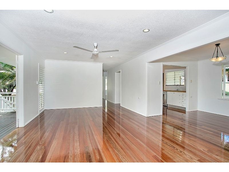 32 Pyne St (AKA 55 Walsh St, Edge Hill QLD 4870