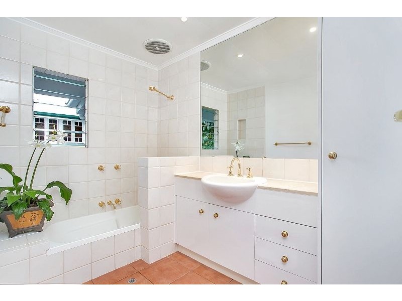 32 Pyne St (AKA 55 Walsh St, Edge Hill QLD 4870