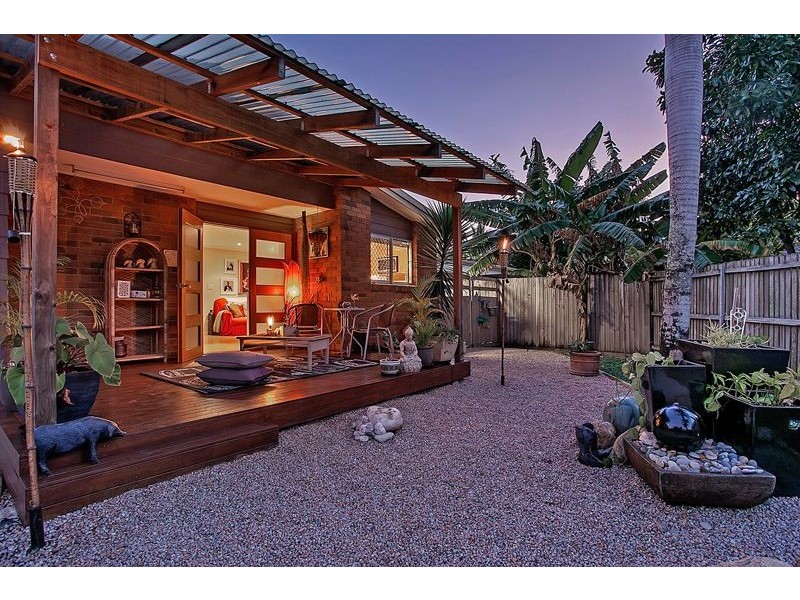 7 Goru Court, Mooroobool QLD 4870