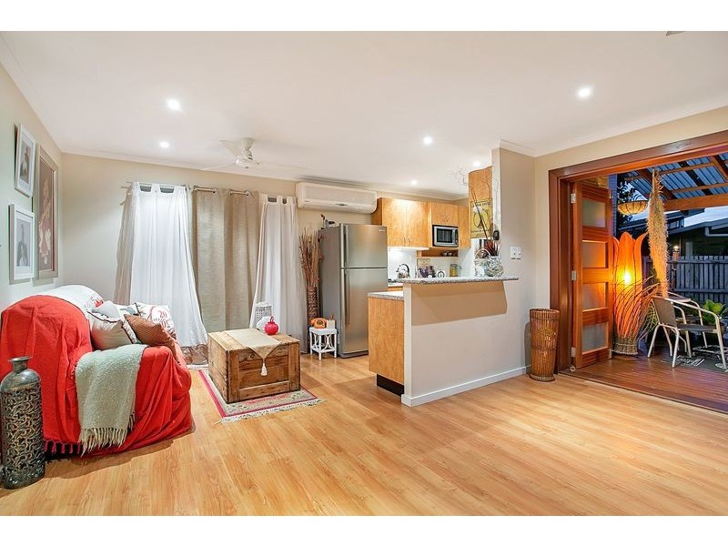 7 Goru Court, Mooroobool QLD 4870