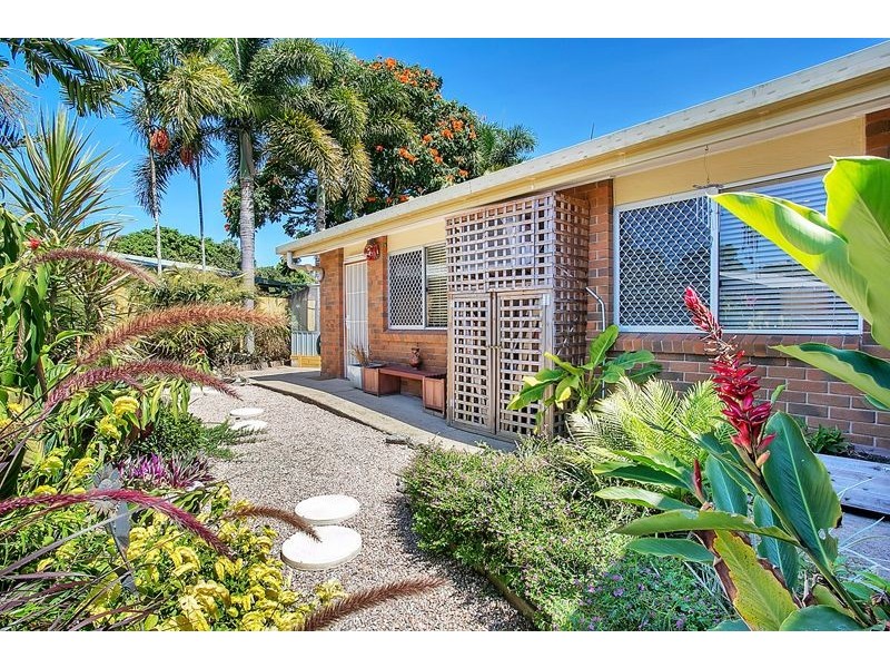 7 Goru Court, Mooroobool QLD 4870