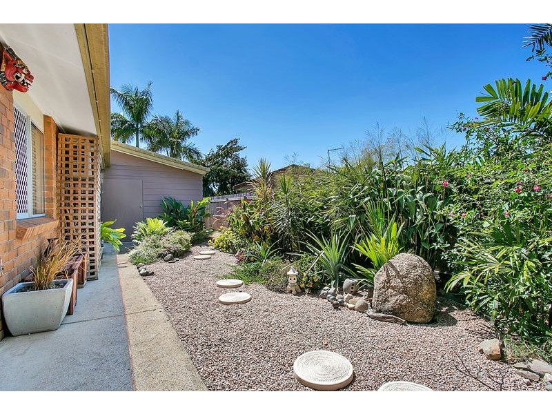 7 Goru Court, Mooroobool QLD 4870