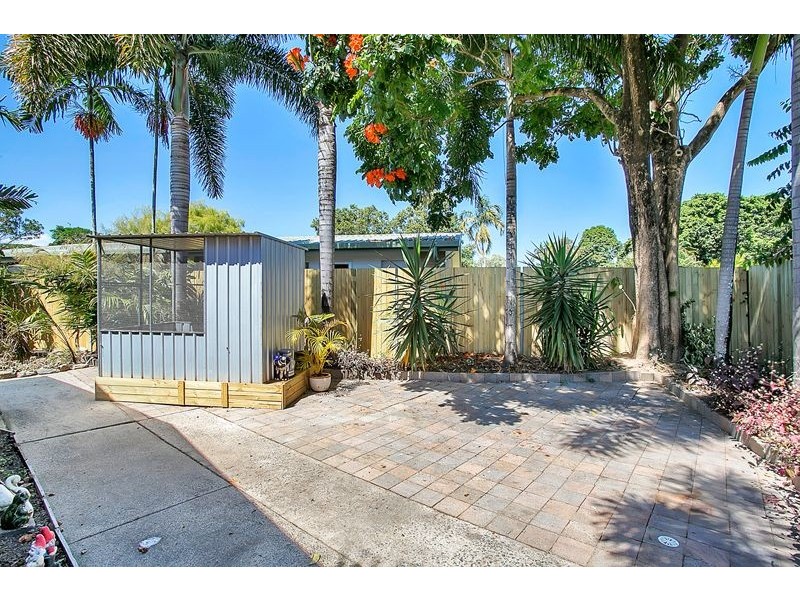 7 Goru Court, Mooroobool QLD 4870