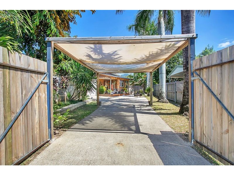 7 Goru Court, Mooroobool QLD 4870