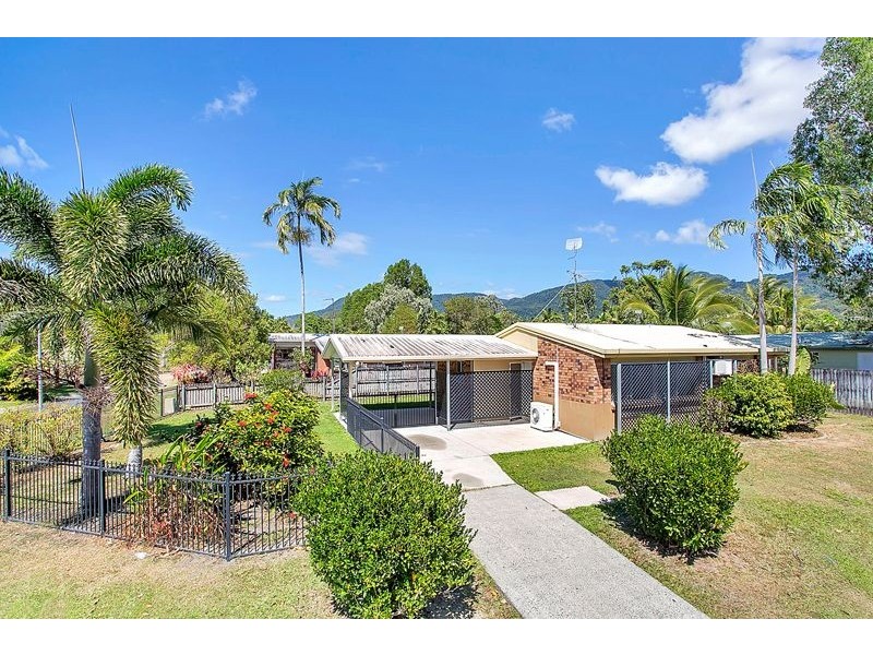 17 Rignold Street, Mooroobool QLD 4870