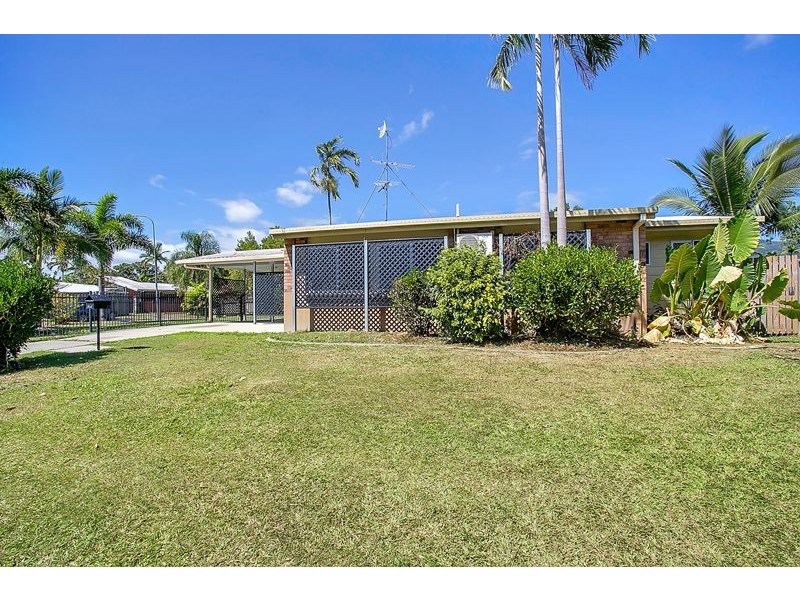 17 Rignold Street, Mooroobool QLD 4870